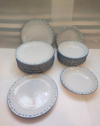 Servizio composto da 20 piatti in ceramica Tognana