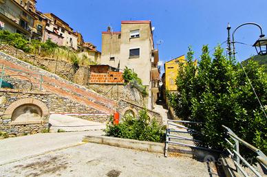 2 LOCALI A PISCIOTTA