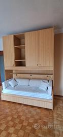 cameretta con scrivania, armadio e letto divano