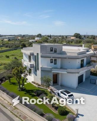 Villa di 352 m² con più di 5 locali e box auto a T