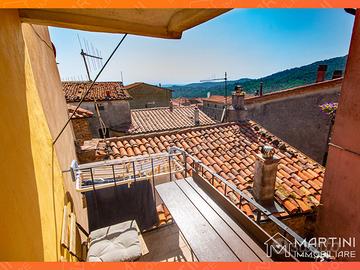 Appartamento Ristrutturato con Balcone | Rustico
