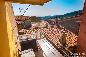 Appartamento Ristrutturato con Balcone | Rustico