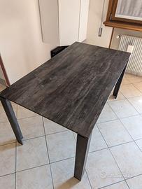 Tavolo moderno allungabile + 4 sedie