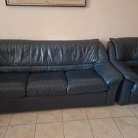divano letto  e due poltroncine 