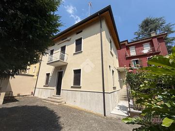 CASA SEMINDIPENDENTE A AIRUNO