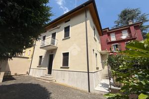 CASA SEMINDIPENDENTE A AIRUNO