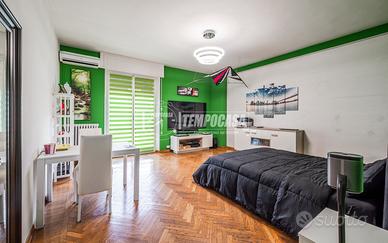 Trilocale con Balcone in zona Piazzale Udine - Mil