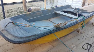 Barchetta in vetroresina