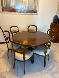 Tavolo rotondo  con sei sedie