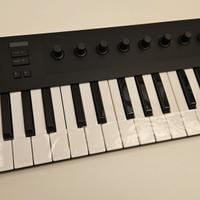 KOMPLETE KONTROL M32