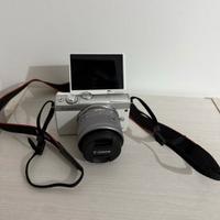 Canon EOS M100 + Obiettivo EF-M 15-45mm IS STM