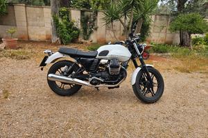 Moto Guzzi V7 Stone 2012
