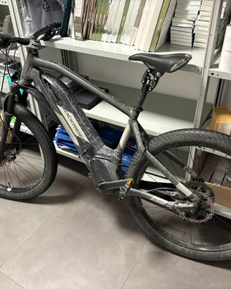 Bici elettrica ROCKRIDER E-ST 900