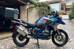 R 1200 GS Rallye km 15.000 con Tris di Borse