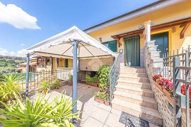 VILLA A SCHIERA A ROMA