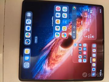 Honor Magic V6 colore nero.