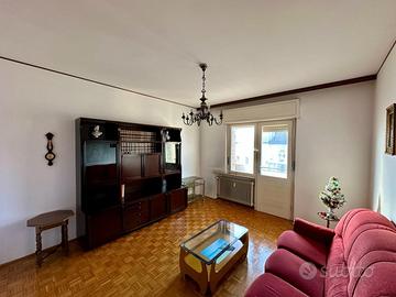 APPARTAMENTO CON DUE CAMERE DA LETTO COMPLETO D...