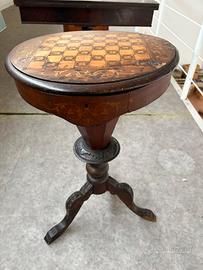 Tavolino antico gioco scacchi