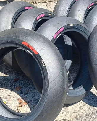Pirelli e Dunlop sbk