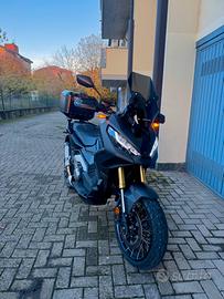 Honda XADV-750 nero 2024 in garanzia 2030