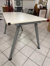 Scrivania piccola misura 130x60 cm