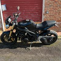 Triumph Speed Triple 1050 del 2006, solo 13.500 km