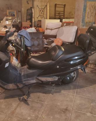  Suzuki Burgman 400 