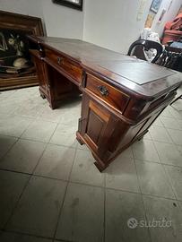 Scrivania chesterfield