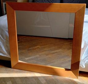 Specchio con cornice in legno