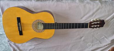Chitarra classica Stagg usata