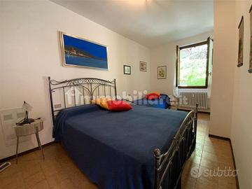 Letto a baldacchino con doghe 