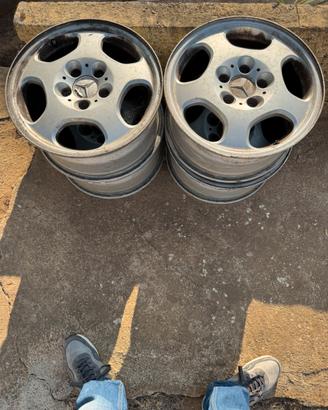 Cerchi in lega da 16 per Mercedes classe E 270
