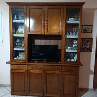 parete attrezzata con credenza 
