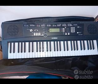 Pianola yamaha ez-220 VEND0 CON URGENZA