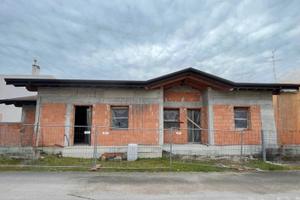 Bovolone centro: casa singola al grezzo