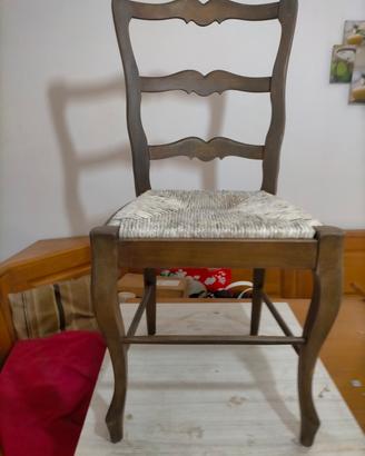 Sedia in legno, stile provenzale vintage 