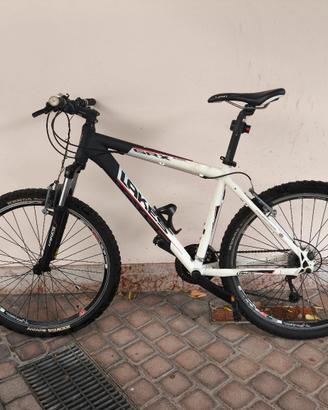 Mountain-bike Lakes GRX 2100 