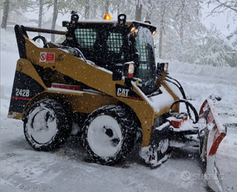 Minipala bobcat cat 242 b, allestita sgombero neve
