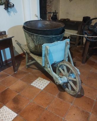 carriola d'epoca in legno