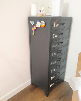 cassettiera stile industriale con 8 cassetti 