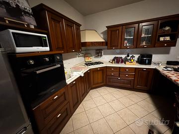 Cucina completa di elettrodomestici