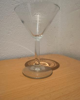 Bicchiere con incisione capannina forte dei marmi