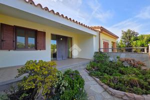 VILLA A SCHIERA A VILLAPUTZU