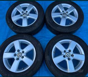 Cerchi con gomme buone da 16 pollici usati VW 