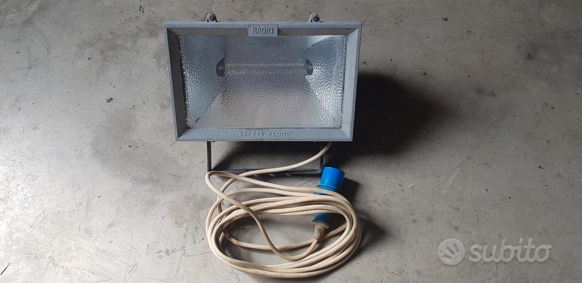SeaChoice 50-07521 Faretto Alogeno - Scafo In Nylon Rigido - Viti In Acciaio Inox 304 - Lampadina 55W 6,35 Mm