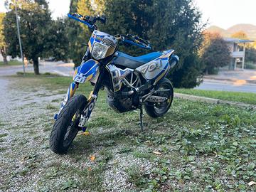 Husqvarna 701 depotenziata SOLO a libretto