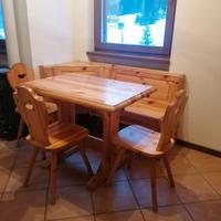 Tavolo in abete con 3 sedie e panca ad angolo