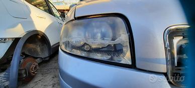 AUDI A2 2003 - FARI ANTERIORI DESTRO E SINISTRO