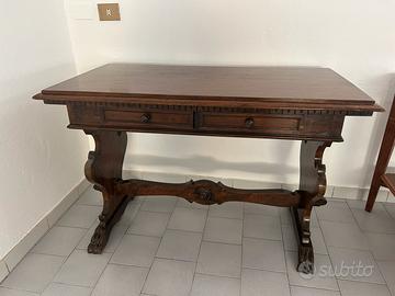 Scrivania in legno antico