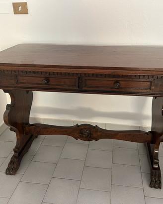 Scrivania in legno antico